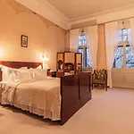 Ammende Restaurant And 5*
