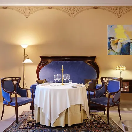 Ammende Restaurant And 5*