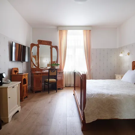 Ammende Restaurant And 5* Παρνού