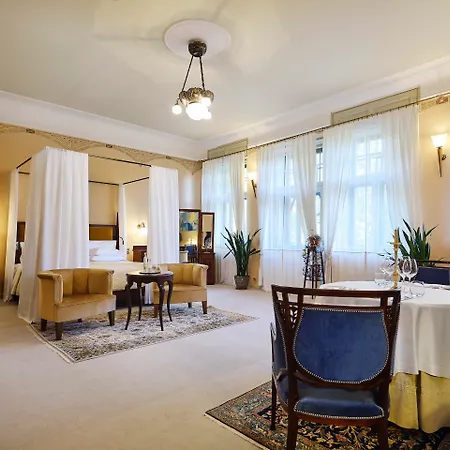 호텔 Ammende Restaurant And 5*