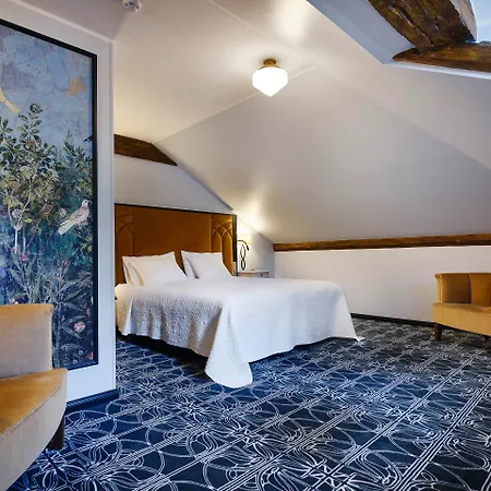 Hotel Ammende Restaurant And 5*