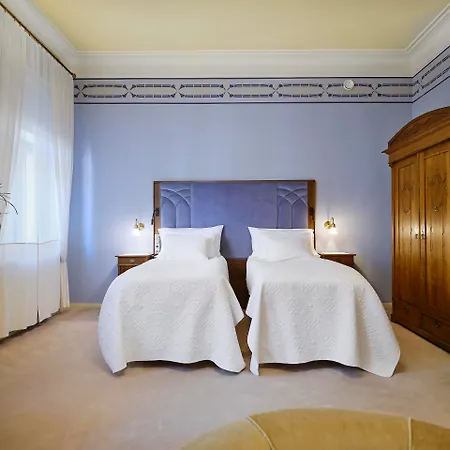 Ammende Restaurant And 5* Παρνού