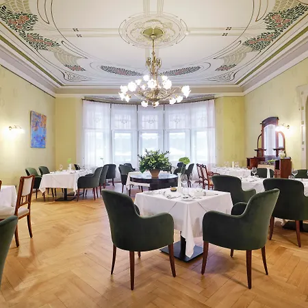Ammende Restaurant And 호텔