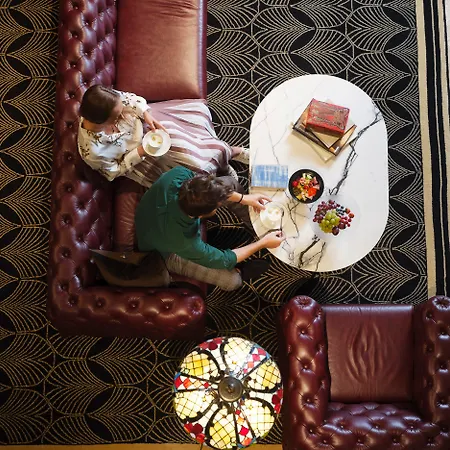 Ammende Restaurant And 5*