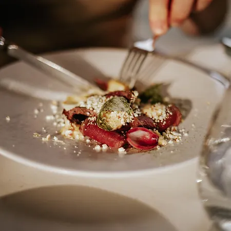 Ammende Restaurant And