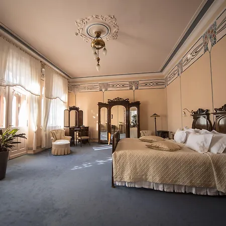 Hotel Ammende Restaurant And 5*