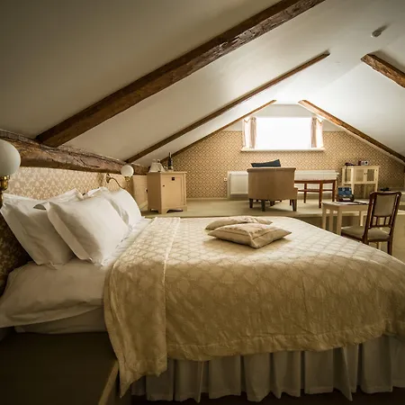 Ammende Restaurant And Hotel