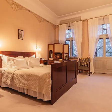 Ammende Restaurant And 5*