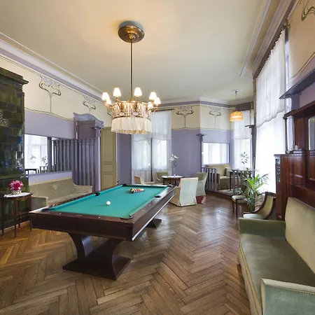 Ammende Restaurant And