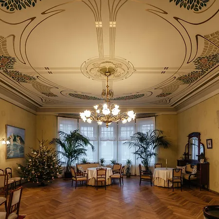 Ammende Restaurant And 5*