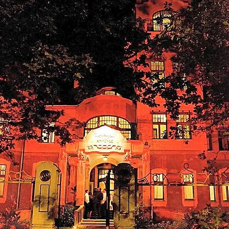 Ammende Restaurant And