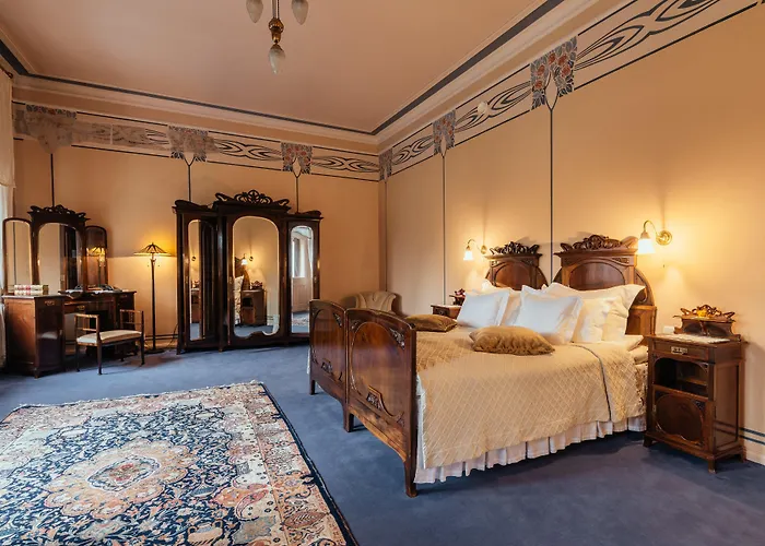 Ammende Restaurant And 5*