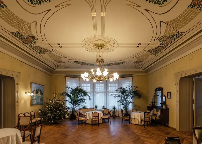 Ammende Restaurant And 5*